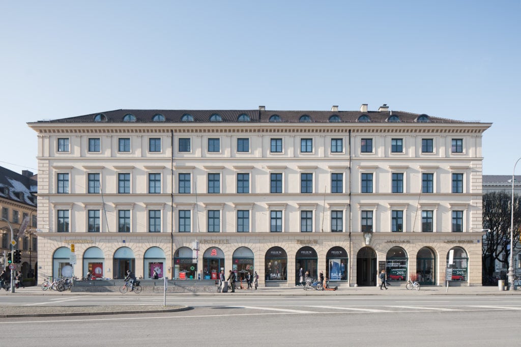 Denkmalgeschütztes Wohn- und Geschäftshaus am Odeonsplatz, München